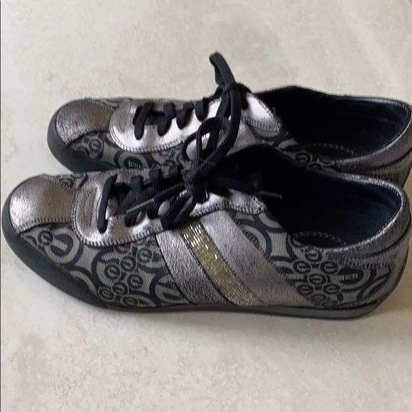 Marc Ecko Sneakers - Picture 8 of 9